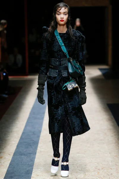 Look 38
